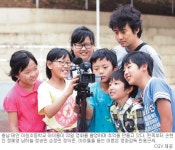 충남 바닷가 마을 초등학교에 “레디, 액션！”… “연기 어렵지만 영화 직접 찍으니 신나요”