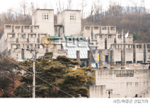 [매혹의 건축-‘은평구립도서관’] 비탈에 선 책의 성채