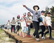 가족 함께 습지 탐험·캠핑 떠나보세요… 유통업계 다양한 봄철 행사