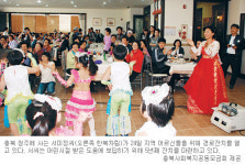 경로잔치 열고 장학금 기부하는 청주 ‘나눔천사’… 노래방 운영 서미정씨의 선행