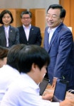이정현 홍보수석 “사우나에서 만나자” 기자들에 파격 제안…소통 의지 피력