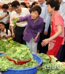 박 대통령 ‘채소가 싱싱하네요~’