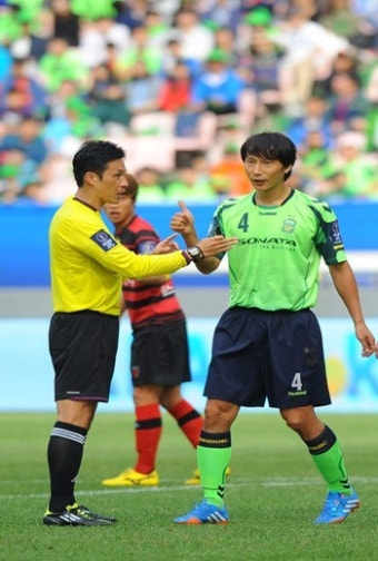 [프로축구] ‘식사마’ 김상식, 정든 그라운드 떠난다…올 시즌 끝으로 은퇴