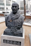 서울 명동 YWCA 마당에 순국한 이회영 선생 흉상
