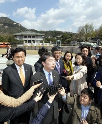 끝내 거절…朴 대통령, 정무수석 국회 보내 安 ‘만나자’ 거부 통보