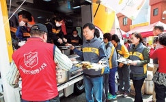 구세군-국민銀, 부산 범일동 쪽방촌서 봉사활동