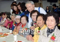 “농협유통, 오늘은 저희들이 효도할게요!”