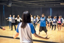 [르포] “관객님, 여기서는 이러셔도 됩니다” 마로니에 여름축제 ‘관객참여형 RPG공연’ 인기 폭발