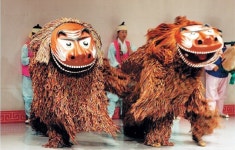 [톡톡! 한국의 문화유산] 실향민이  되살린  북청사자놀음