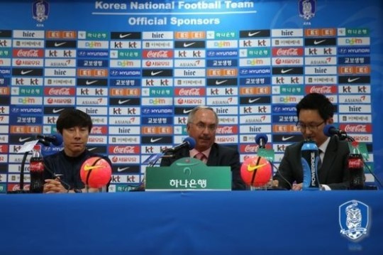 신영 울산 감독, 데뷔전 승리로 화려한 출발!
