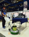 [포토]제 6회 국제빌딩관리산업전, 청소시연 선보이는 참가자