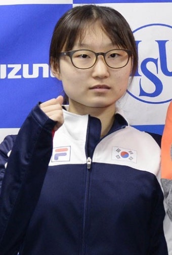 ‘무서운 신예’ 최민정 여자 쇼트트랙 2관왕…이정수·곽윤기·신다운 남자 3000m 휩쓸어