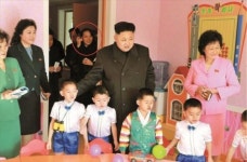 김정은 버섯공장 시찰에도 김여정 동행...실질적 2인자 등극?
