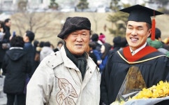 그 아버지에 그 아들…  변 전도사 ‘신대원 명물’ 화제
