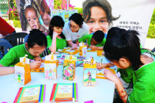 [포토] 세계시민교육 대축제… 각국 풍경 그리기