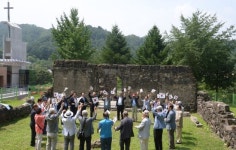 “이 나라를 지켜주소서”…노 목회자들, 6·25때 폐허된 철원교회 터서 통성기도