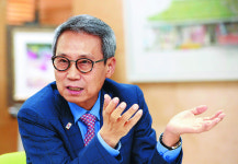 [데스크 직격 인터뷰-이근면 인사혁신처장] “공무원 되고자 하는 자 아닌 ‘하고자 하는 자’ 뽑아야”