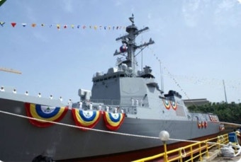 제주해군기지에 첫 군함 입항...이지스구축함 세종대왕함 왔다