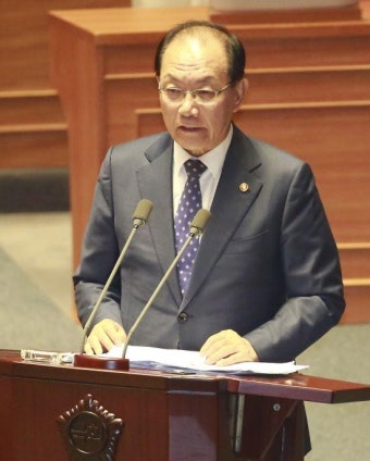 “전직 대통령 폄하 동영상 상영 엄중처리” 황우여 “집필 거부 행동 우려 크다”