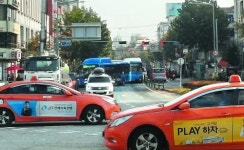 [기획] 중앙차로, 버스 우회전 아찔… 교차로 구간 차 엉키고 곡예운행