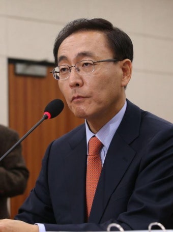 “도덕성 흠결 찾기 어려워” 법사위, 김수남 검찰총장 후보자 인사청문보고서 채택