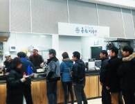 [하반기 히트상품-더원푸드 ‘홍원막국수’] 봉평 메밀·태양초 사용… 주문과 동시 조리