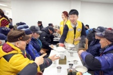 롯데칠성음료, 전국천사무료급식소에 성금 기부