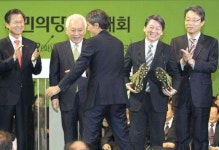 “안철수·천정배·김한길에 운동화 선물” 국민의당 “발에 땀나게 뛰어라”