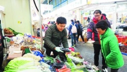 [설 대목 대전 한민시장 채소가게 알바 3일] 사는 사람도 파는 사람도… 전통시장엔 믿음이 있었네