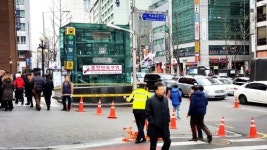서울시청역앞 도로침하로 2개 차로 통제…오늘 오후 12시까지 공사 예정