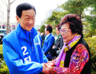 새누리 황춘자 “배신의 정치 심판” VS 더민주 진영 “정당보다는 인물”