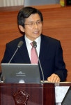黃총리 “朴대통령 탈당 건의?...그런 상황 판단하지 않는다”