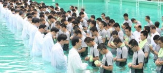 [포착] “침례를 받고 신앙이 깨어났어요”
