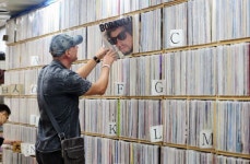 [포토]귀를 위한 시 살펴보는 외국인