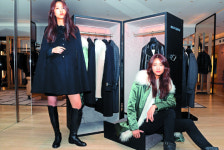 [포토] 할리우드 여배우 리브 타일러가 협업한 ‘캡슐 컬렉션’