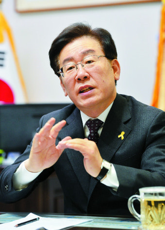 [이재명 단독 인터뷰] “文지지층, 날 키워 잡아먹으려 했지만 나는 애완견 아닌 호랑이였던 것”