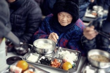 부산지역 독거노인을 위한 전국천사무료급식소 문을 열다