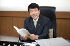 ‘가짜 홍삼’ 천호식품 김영식 회장 전격 사임
