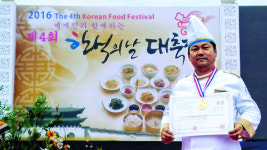 [우리고장 대표 가게를 찾아서] 3대가 만드는 퓨전 닭강정… 인천 명물？ 글로벌 먹거리！