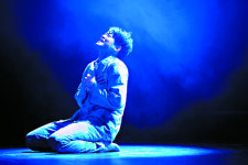 시인의 삶, 무대 오르다