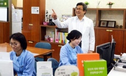 ‘직원을 최고로 섬깁니다’… 강윤식 기쁨병원 원장