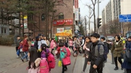 ‘안전한 학교를 위해서라면’, 부천 중흥초 등굣길 교통안전 캠페인 실시