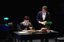 김동현 유작 연극 ‘맨 끝줄 소년’， 초연 배우·스태프가 무대 올린다