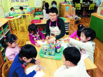 “저랑 놀아주세요”… 어린이집, 5살 되면 ‘관심절벽’