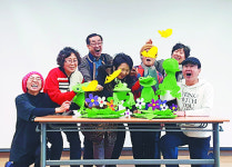 평균 67세 실버 인형극단 ‘오늘’이 뜬다