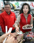 [포착] 말바우시장서 순대 먹는 나경원