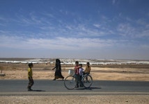 아즈라크 난민촌, 첫 태양열 발전소 설치