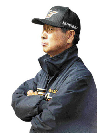 독수리 둥지서 쫓겨난 野神… 한화 구단, 金 감독 전격 경질