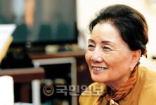 故 강영우 박사 부인 석은옥 여사 신사임당상 수상