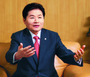 [인人터뷰] 김병원 농협중앙회장 “농협 임직원 마음에 농심(農心) 되살릴 것”